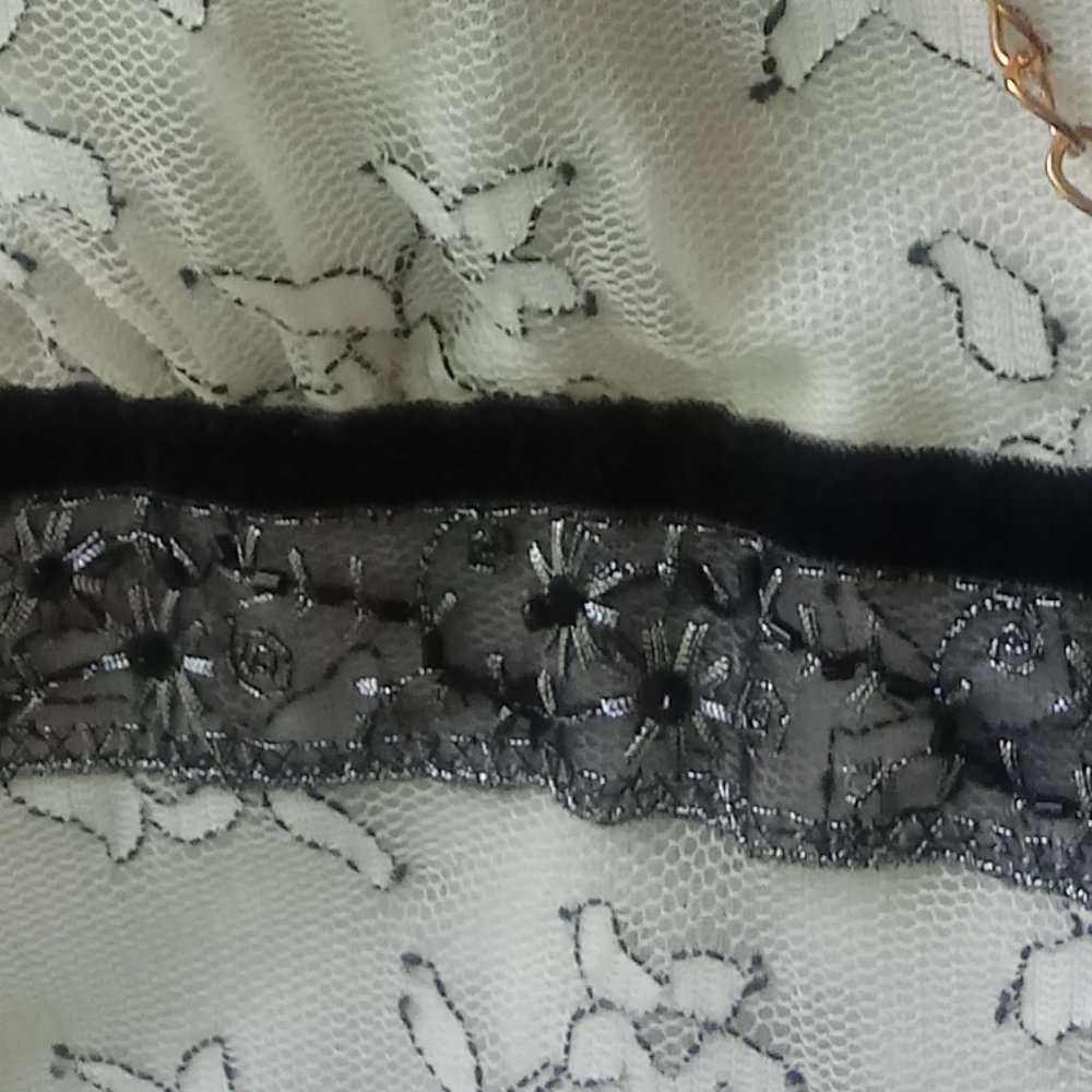 NY&Co Embroidered and Beaded Lace Tank - Picture 2 of 8
